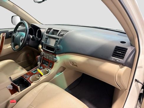 Used 2013 Toyota Highlander Limited FWD image 25