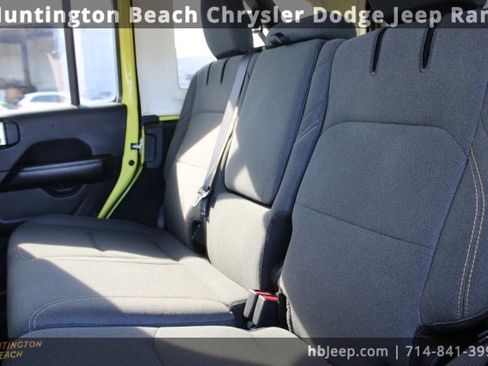 Used 2024 Jeep Wrangler Unlimited Sahara image 33