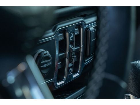 Used 2020 Jeep Gladiator Overland w/ Trailer Tow Package image 19