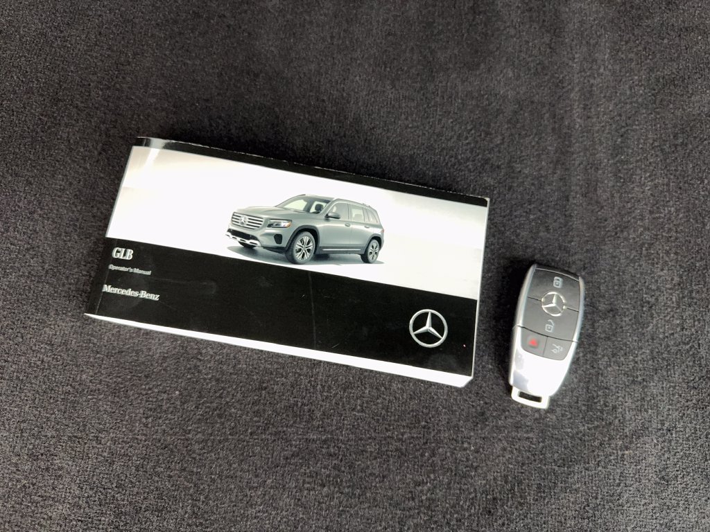 Used 2025 Mercedes-Benz GLB 250 4MATIC image 75