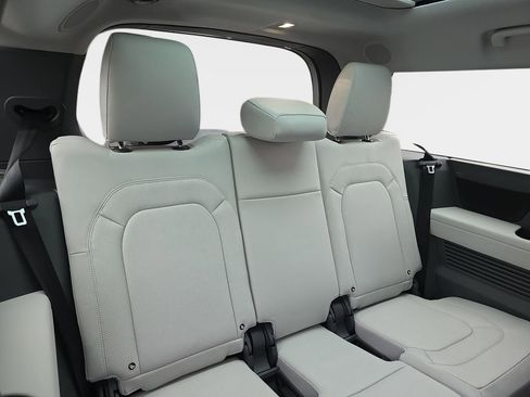 New 2026 Land Rover Defender 130 X-Dynamic SE AWD/4WD image 12