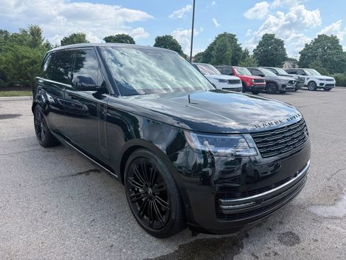 Used 2025 Land Rover Range Rover Long Wheelbase SE AWD/4WD image 3