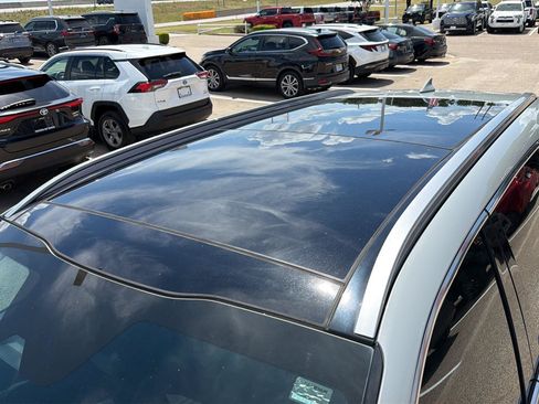 Used 2024 Kia Sorento S w/ Panoramic Sunroof Package FWD image 11