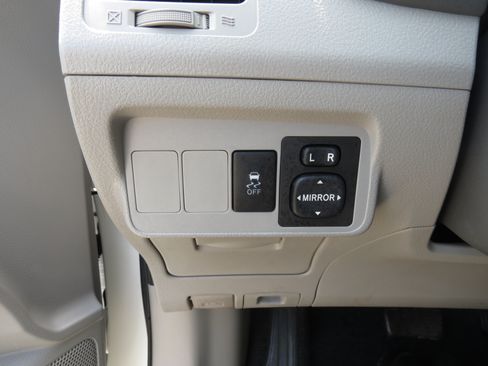 Used 2010 Toyota Corolla FWD image 19