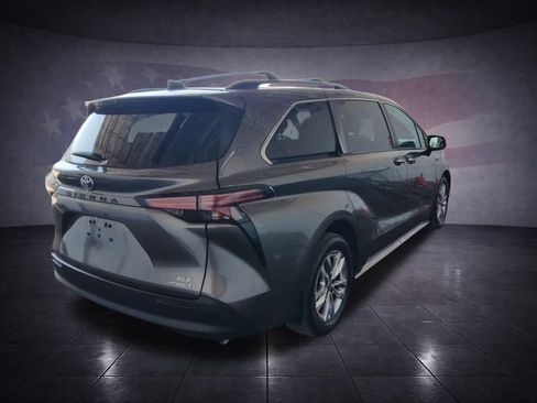 Used 2022 Toyota Sienna XLE w/ XLE Plus Package FWD image 5