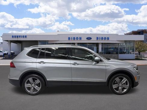 Used 2021 Volkswagen Tiguan SEL AWD/4WD image 2