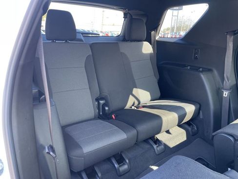 Used 2023 Chevrolet Traverse LT image 36