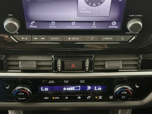 Used 2024 Nissan Pathfinder SV image 23