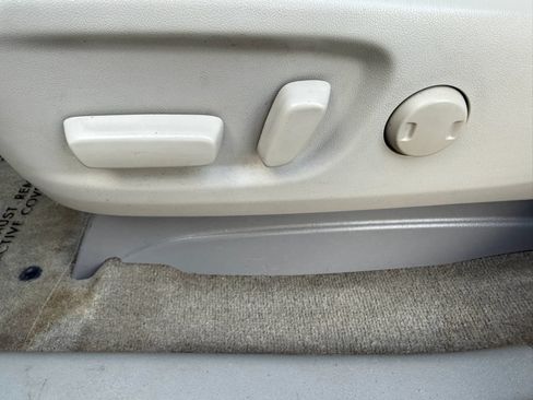 Used 2012 Toyota Sienna LE FWD image 18