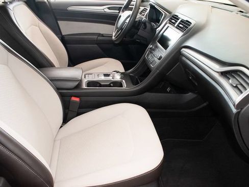 Used 2019 Ford Fusion SE w/ Equipment Group 151A FWD image 10