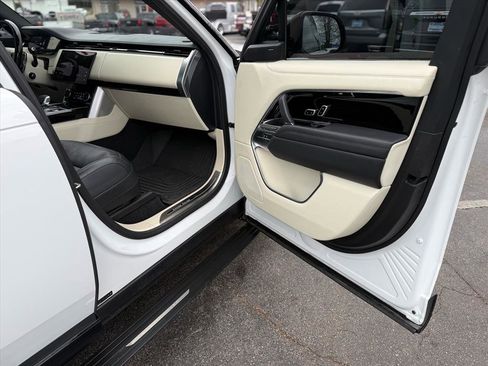 Used 2023 Land Rover Range Rover Long Wheelbase SE image 36
