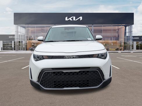 Certified 2023 Kia Soul LX w/ LX Technology Package FWD image 7