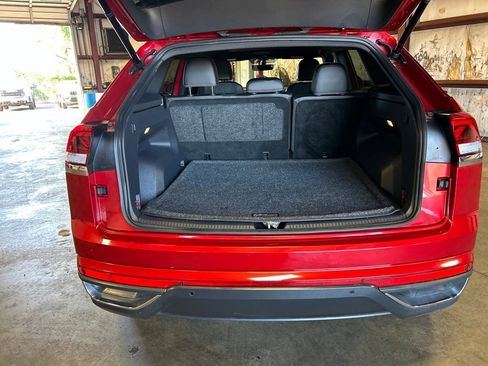 Used 2022 Volkswagen Atlas Cross Sport SE w/ Panoramic Sunroof Package image 30