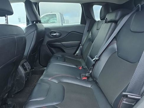 Used 2022 Jeep Cherokee Trailhawk w/ Comfort/Convenience Group AWD/4WD image 10