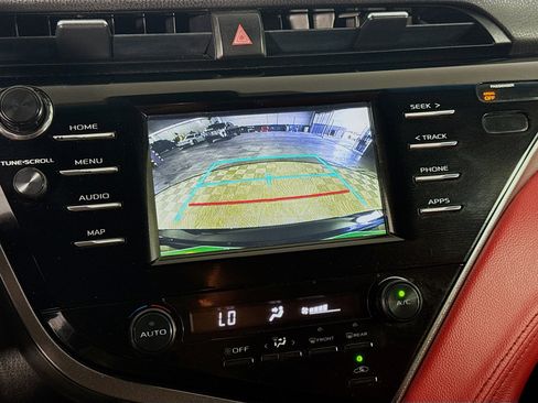 Used 2019 Toyota Camry SE image 19