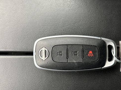 Used 2023 Nissan Rogue S image 21