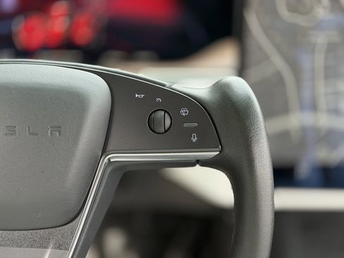 Used 2022 Tesla Model X image 47