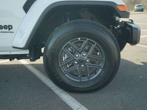 New 2025 Jeep Gladiator Sport image 43