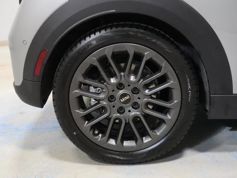 Used 2025 MINI Cooper 2-Door Hardtop image 34