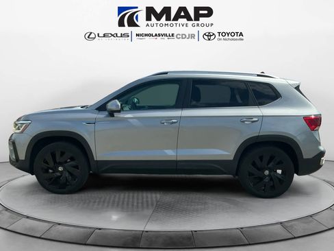 Used 2024 Volkswagen Taos SEL AWD/4WD image 2