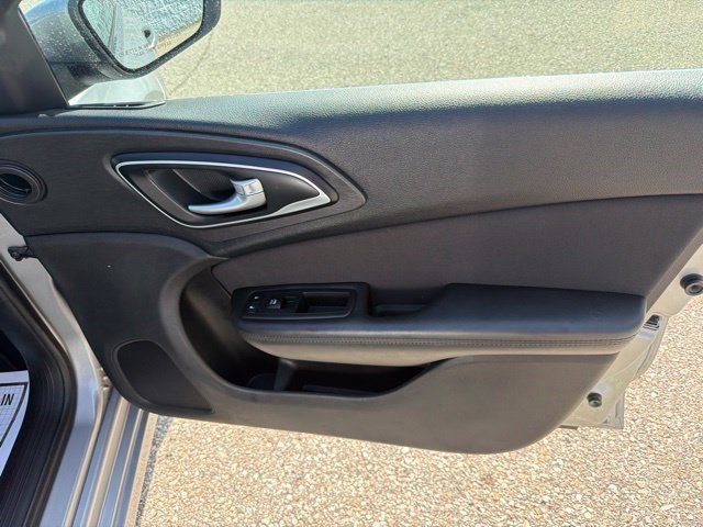 Used 2016 Chrysler 200 Limited w/ Anniversary Edition FWD image 20