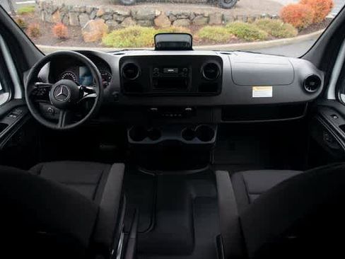 Used 2025 Mercedes-Benz Sprinter 2500 image 28