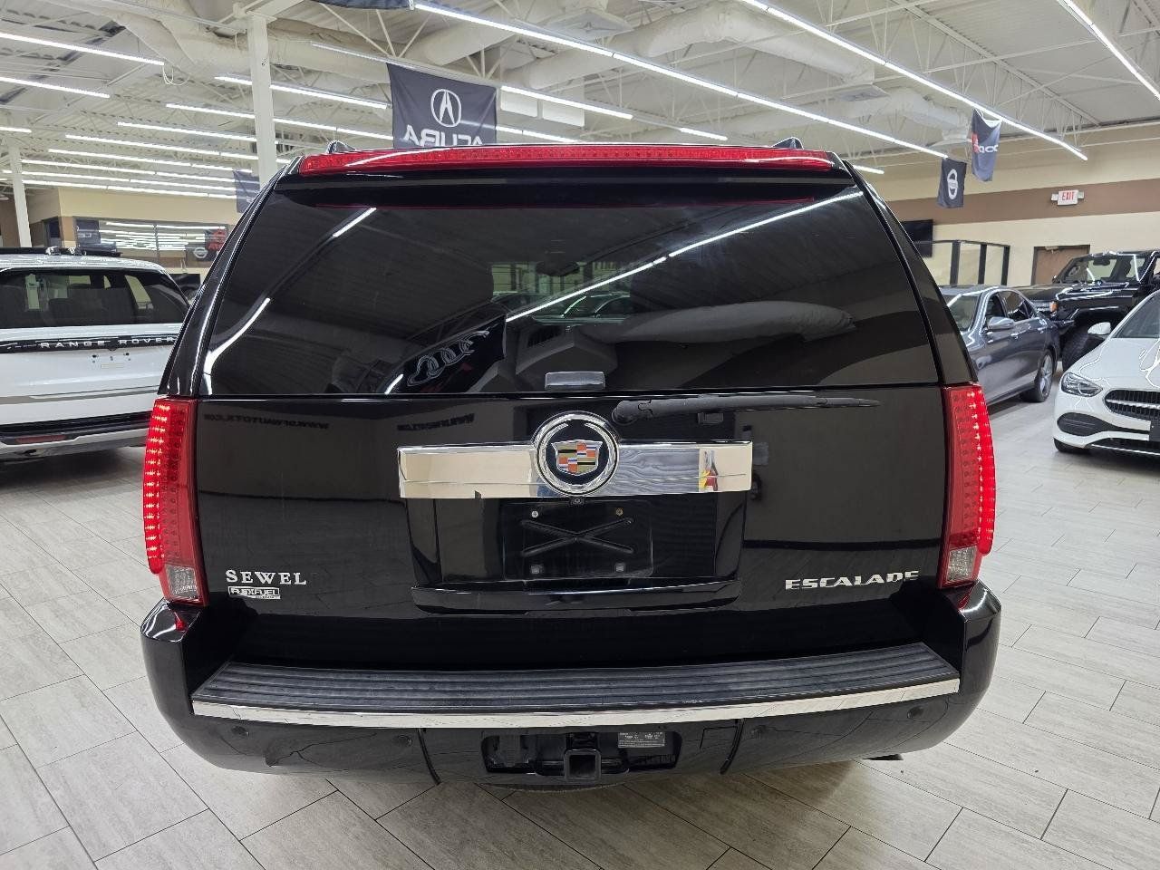 Used 2012 Cadillac Escalade Luxury RWD image 7