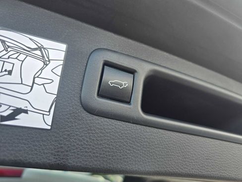 Used 2023 Toyota Highlander Limited image 18