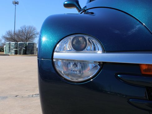 Used 2005 Chevrolet SSR w/ Preferred Equipment Group image 19