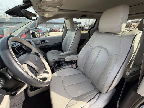 Used 2018 Chrysler Pacifica Limited w/ Advanced Safetytec Group image 13