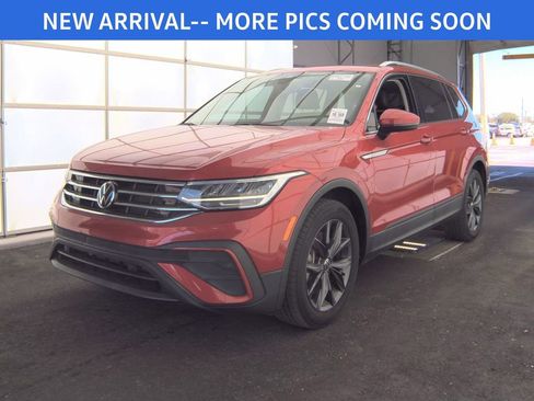 Used 2022 Volkswagen Tiguan SE image 2