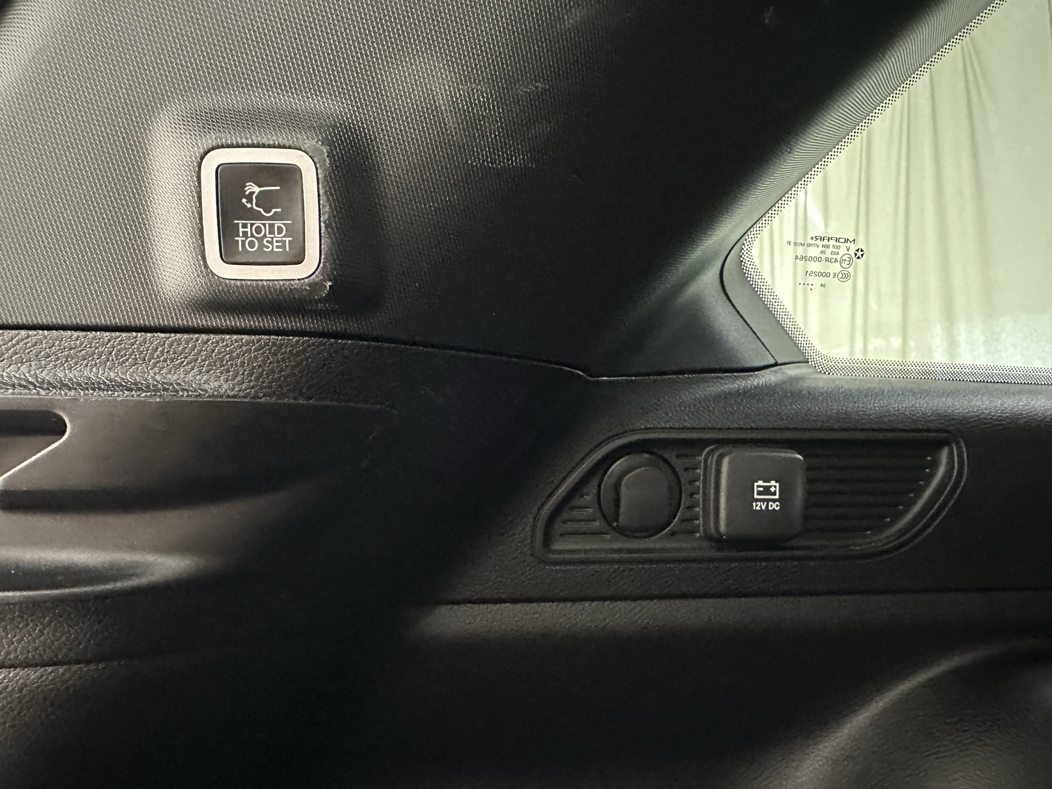 Used 2025 Jeep Grand Cherokee Altitude AWD/4WD image 9