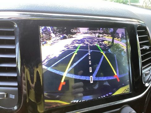 Used 2019 Jeep Grand Cherokee Altitude AWD/4WD image 13