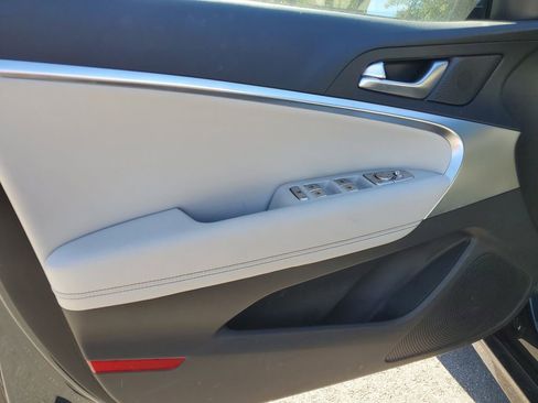 Used 2025 Genesis G70 2.5T image 24