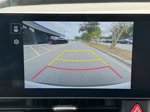 Used 2025 Kia Carnival FWD image 14