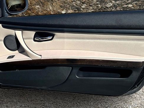 Used 2013 BMW 328i Convertible image 18