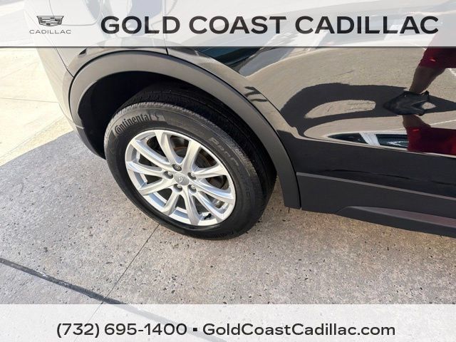 Used 2019 Cadillac XT4 Luxury w/ Cold Weather Package FWD image 6