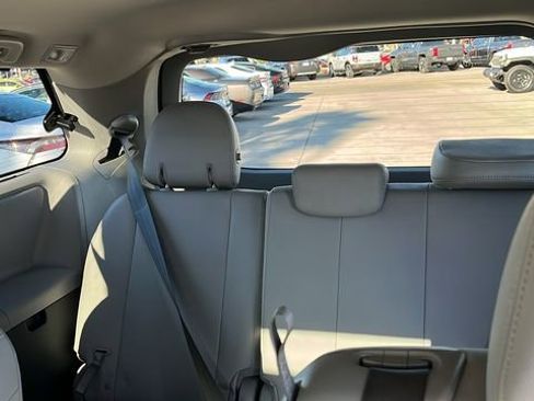 Used 2020 Toyota Sienna XLE w/ XLE Navigation Package image 20