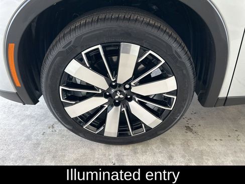 Used 2026 Mitsubishi Outlander FWD image 13