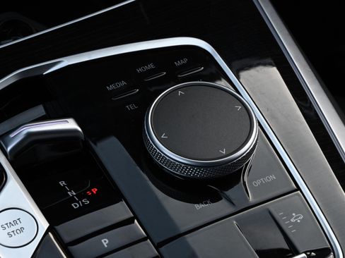 Certified 2025 BMW X5 xDrive50e w/ M Sport Package image 21