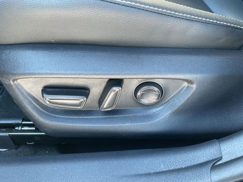 Used 2025 Toyota Camry SE image 21