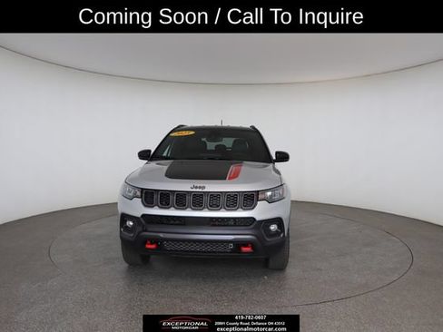 Used 2025 Jeep Compass Trailhawk AWD/4WD image 2