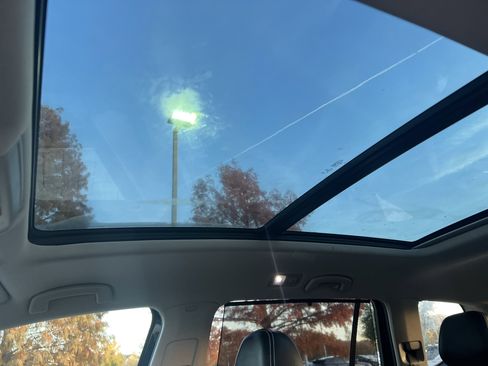 Certified 2022 Volkswagen Atlas SEL image 27