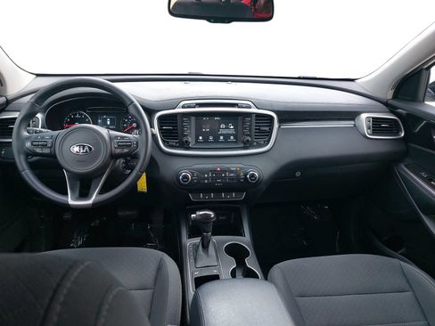 Used 2017 Kia Sorento FWD w/ LX Convenience Package image 9