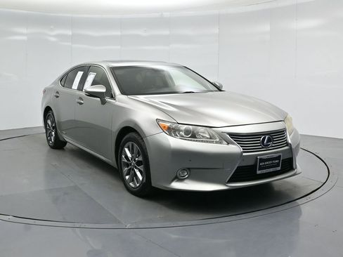 Used 2015 Lexus ES 300h w/ Navigation System Package image 56