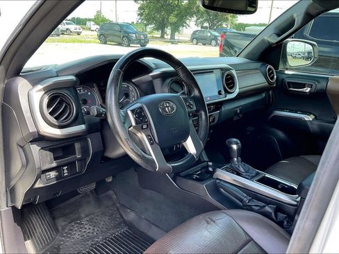 Used 2016 Toyota Tacoma Limited w/ Towing Package RWD image 14