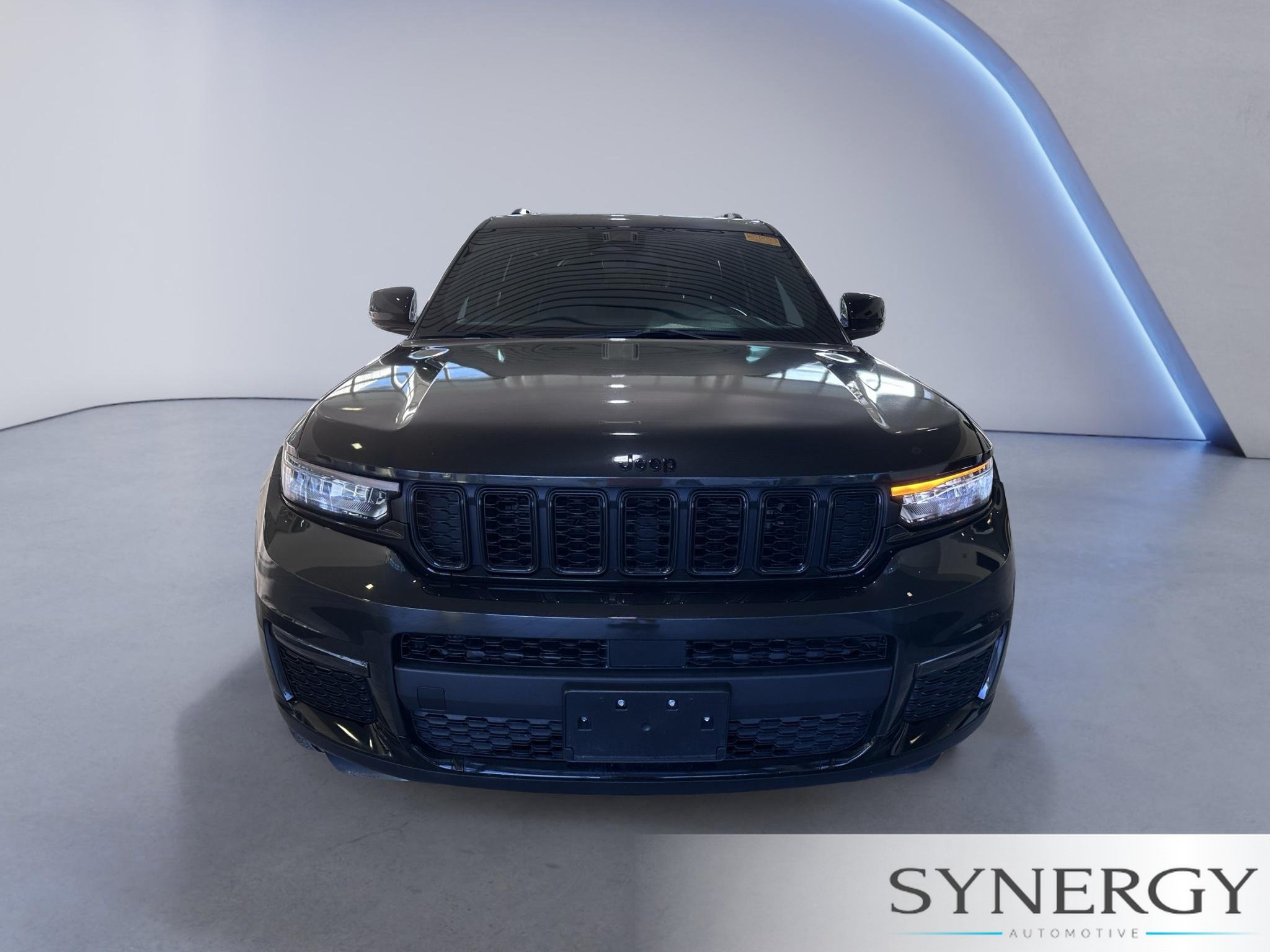Used 2024 Jeep Grand Cherokee L Limited w/ Black Appearance Package AWD/4WD image 3