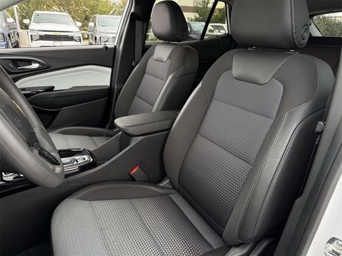 Certified 2025 Chevrolet Trax LT image 21