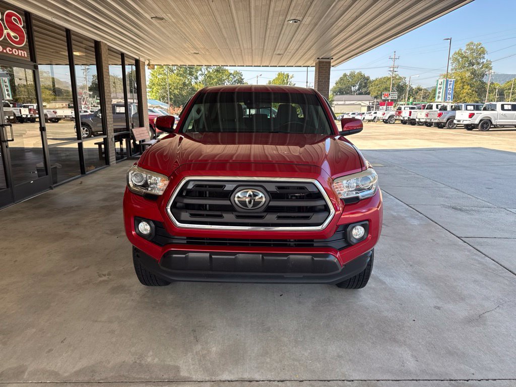 Used 2018 Toyota Tacoma SR5 RWD image 2
