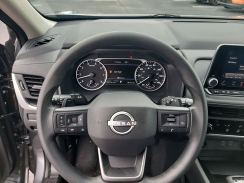 Used 2025 Nissan Rogue S image 26